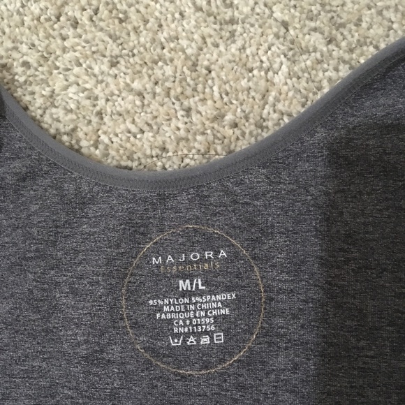 V-neck sleeveless 🛍 - Picture 3 of 4